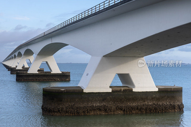 荷兰泽兰省的泽兰大桥(Zeelandbrug, Zeeland Bridge)